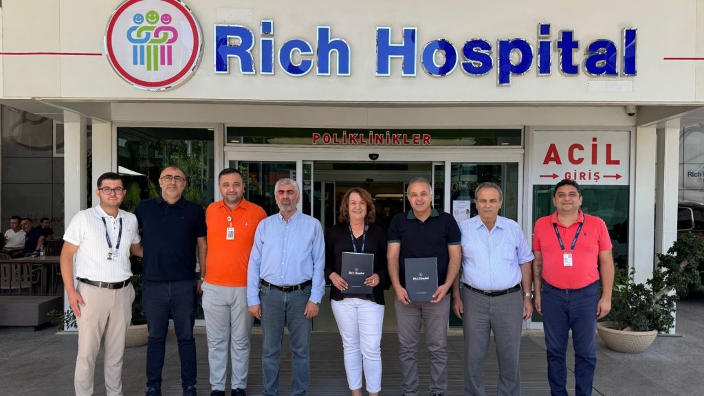 Rich Hospital ile Antalya Sivaslılar Derneği Arasında İş Birliği Anlaşması İmzalandı