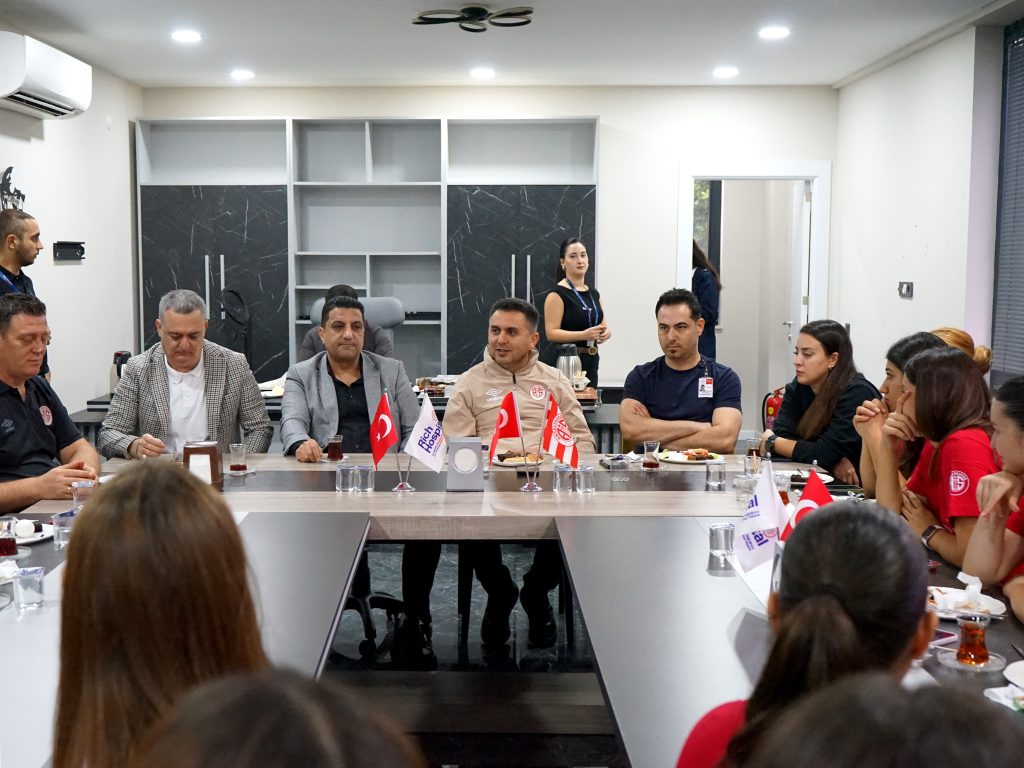 Rich Hospital, Güral Premier Antalyaspor Voleybol Takımı’nın Yeni Sağlık Sponsoru Oldu